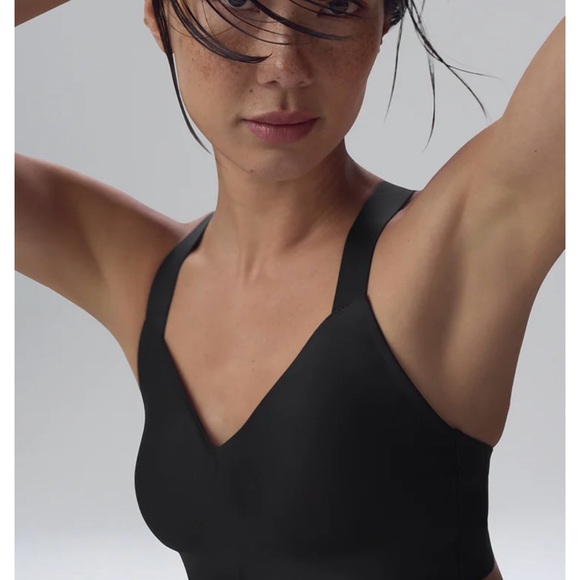 ALO Yoga airlift strength sports bra - Picture 4 of 10